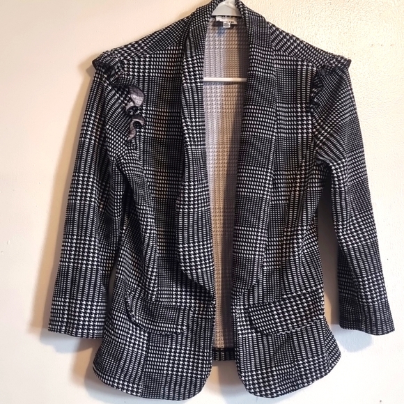 Women's Blazer - Picture 2 of 7